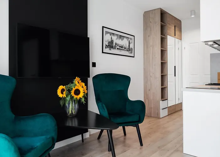 Househost Apartments: Miodowa 42/12B Street