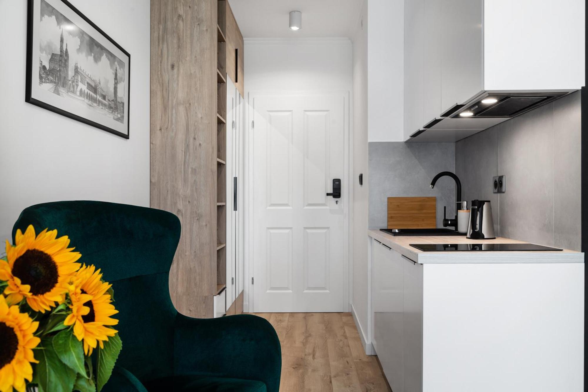 Househost Apartments: Miodowa 42/12b Street * Cracovia